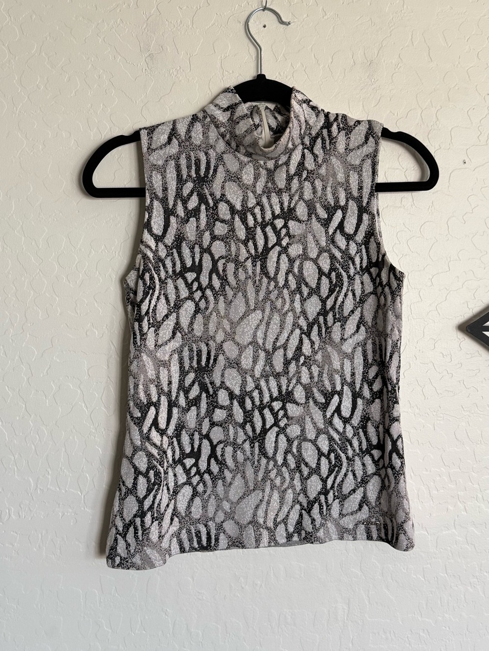 ST. JOHN SPORT Marie Gray Metallic Abstract Knit Mock Neck Tank Top Size S EUC